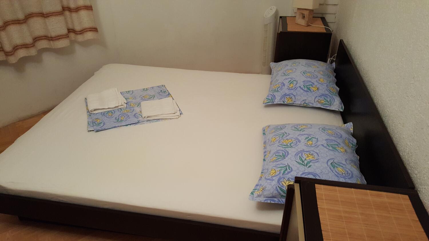 A-5120-a - Private accommodation - Apartments by the sea Jezera, Murter
