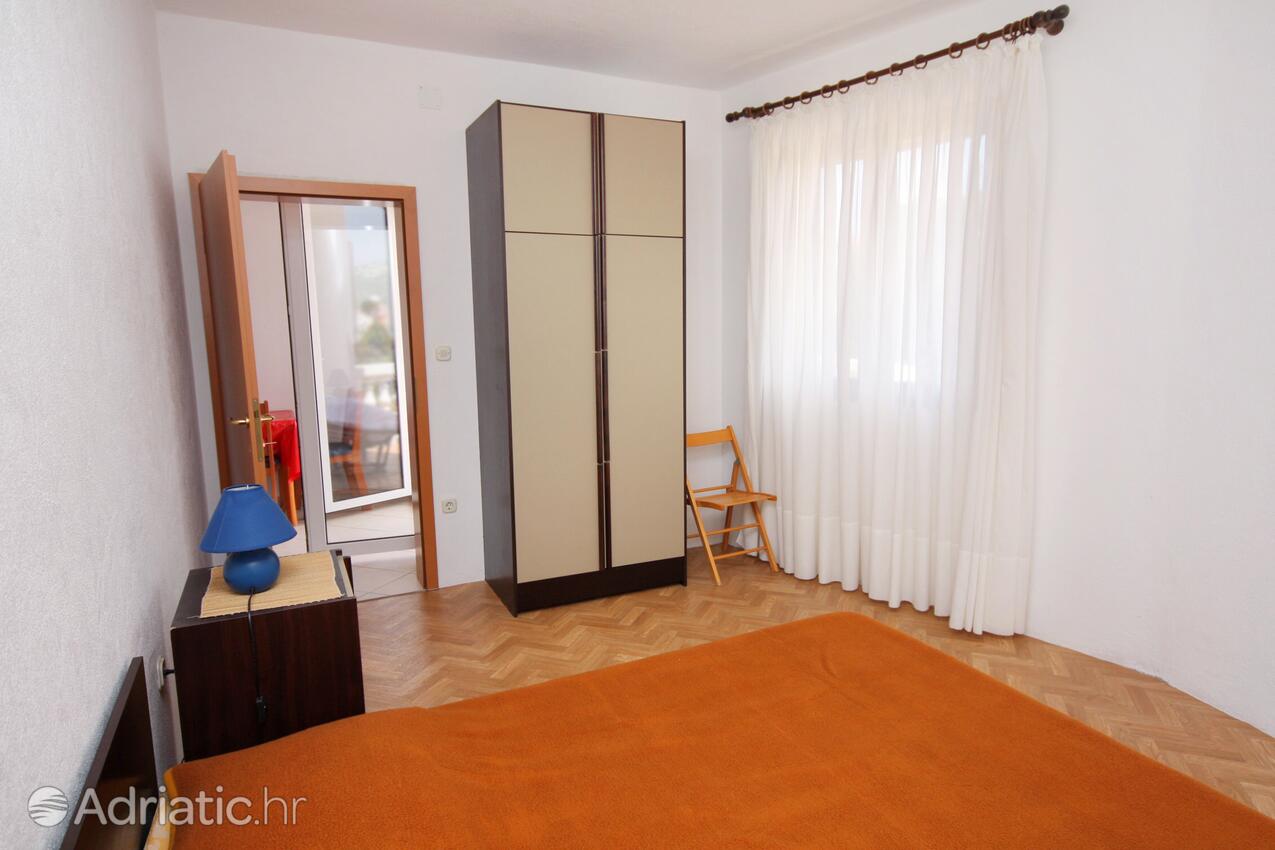 A-5120-c - Private accommodation - Apartments by the sea Jezera, Murter