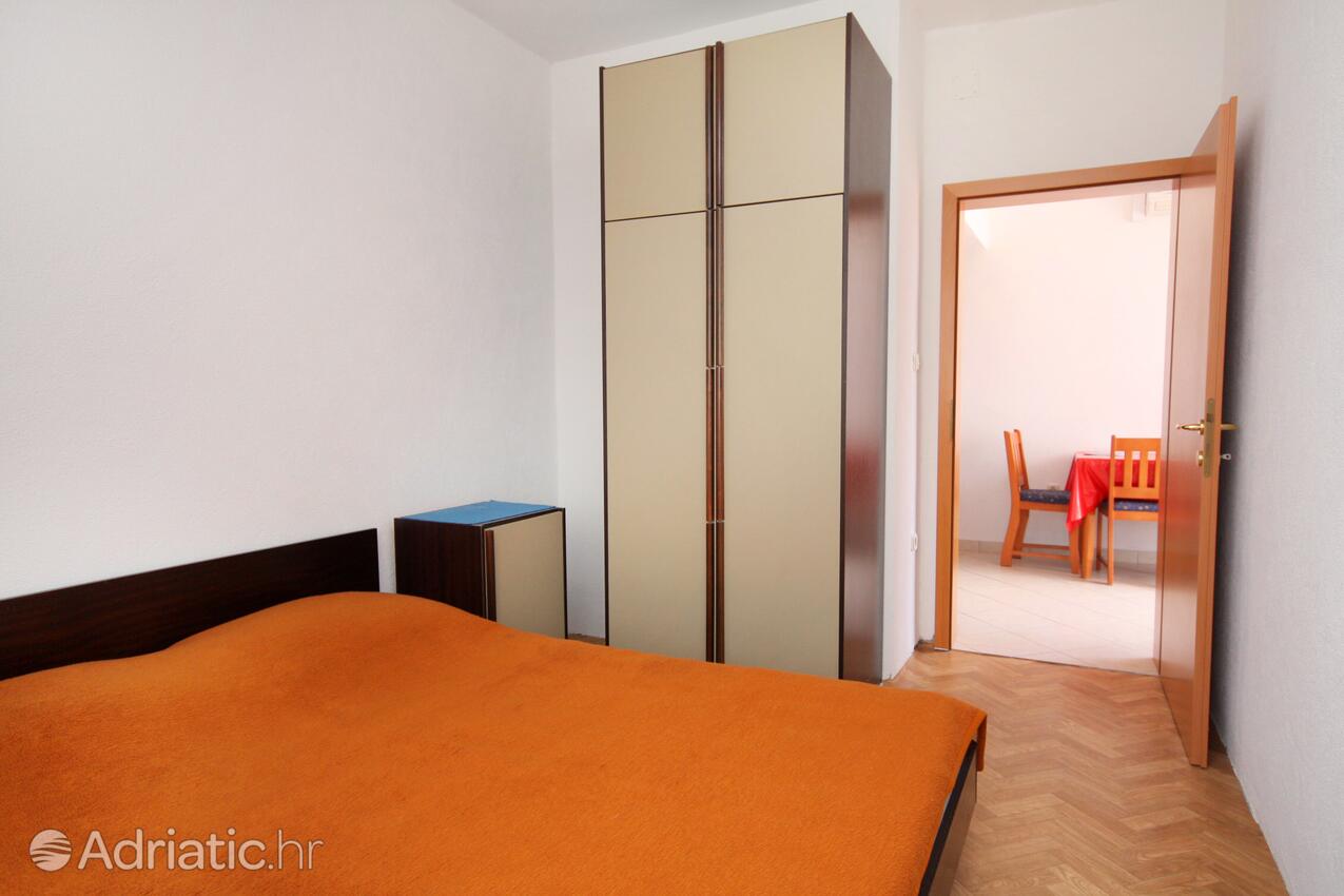 A-5120-c - Private accommodation - Apartments by the sea Jezera, Murter