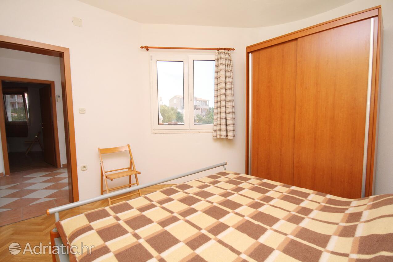 A-5120-d - Private accommodation - Apartments by the sea Jezera, Murter