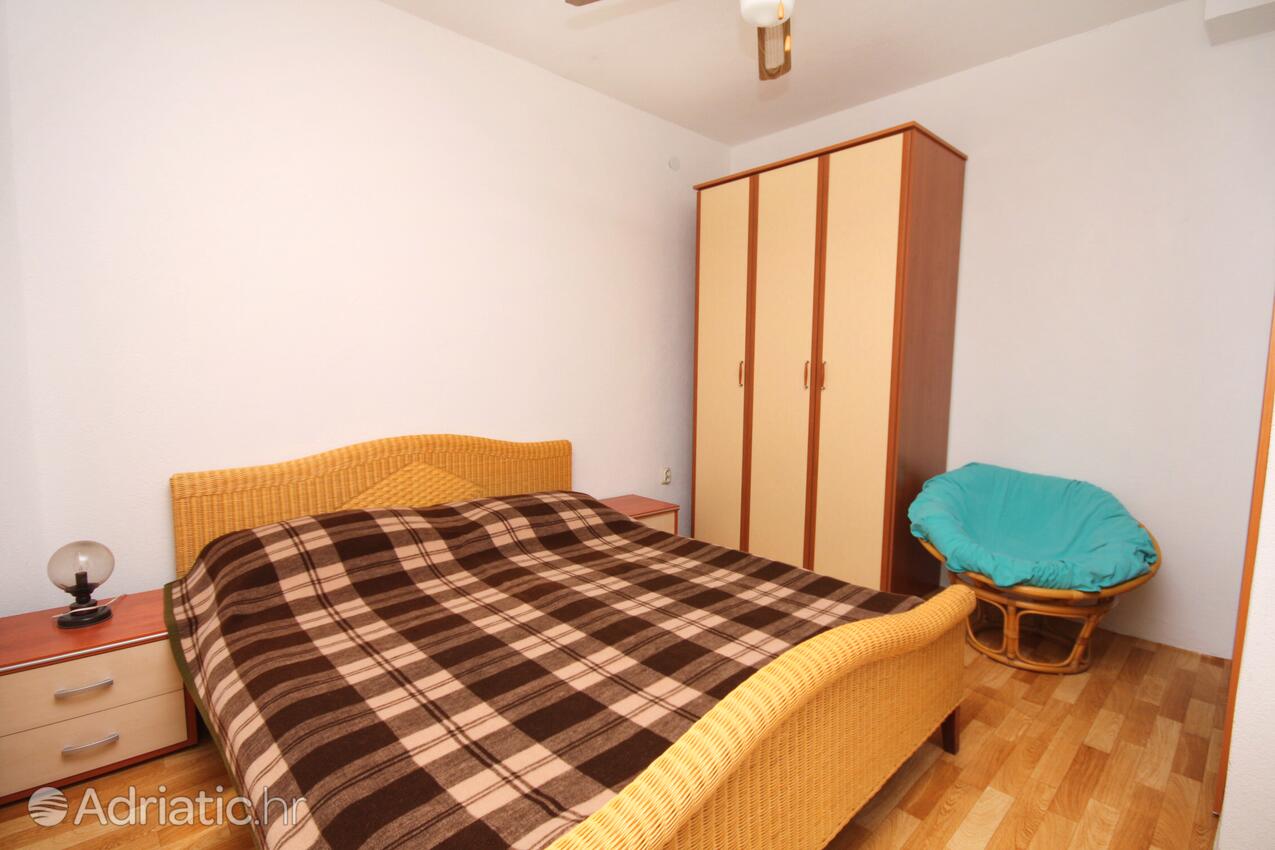 A-5120-e - Private accommodation - Apartments by the sea Jezera, Murter