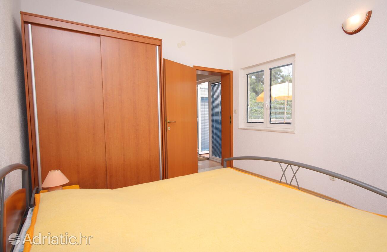 A-5120-f - Private accommodation - Apartments by the sea Jezera, Murter