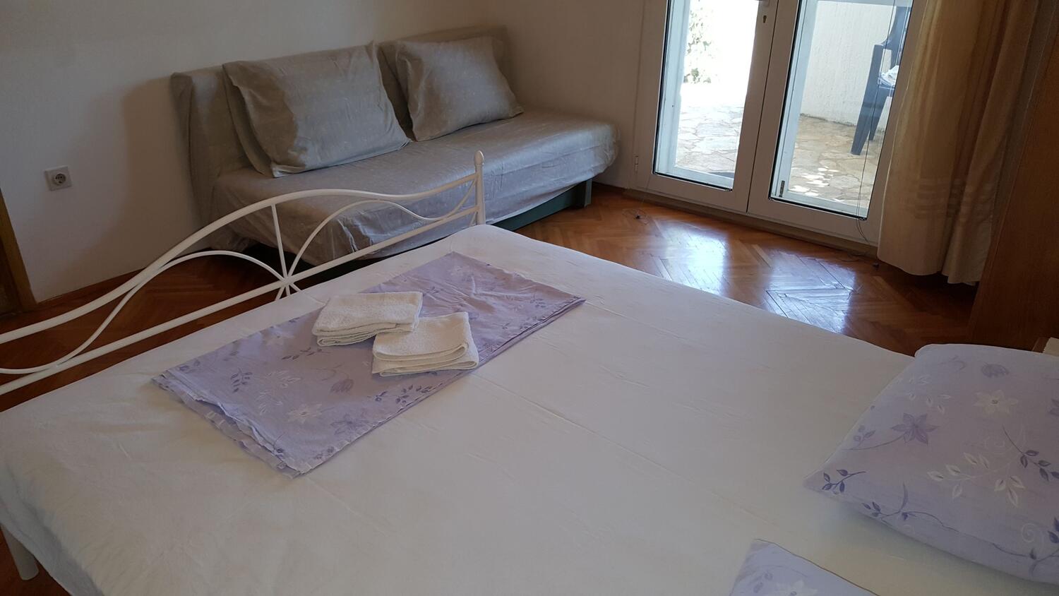 AS-5120-a - Private accommodation - Apartments by the sea Jezera, Murter