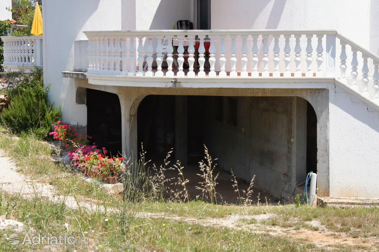 Parking lot - Apartments by the sea Jezera, Murter