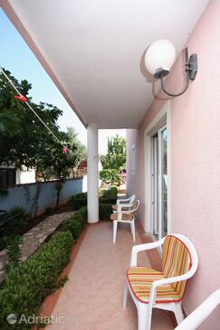 Apartmani s parkingom Jezera, Murter - 5121
