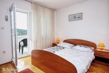 Apartments by the sea Tisno, Murter - 5130