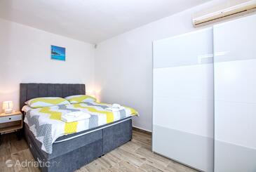 Apartmani uz more Tisno, Murter - 5130