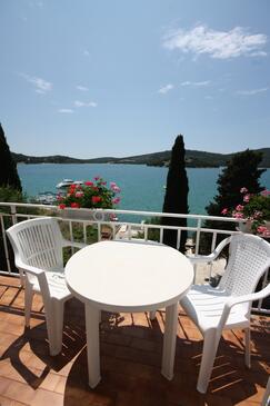 Apartments with balcony Tisno, North Dalmatia