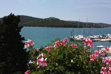 Apartments with balcony Tisno, North Dalmatia
