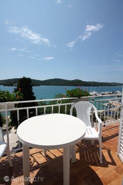 Apartments by the sea Tisno, Murter - 5141