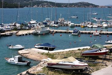 Apartments with balcony Tisno, North Dalmatia