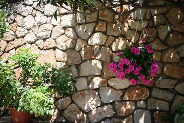 Apartments with balcony Tisno, North Dalmatia