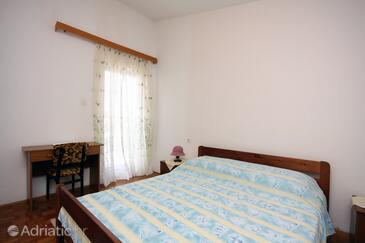 Apartments by the sea Tisno, Murter - 5142