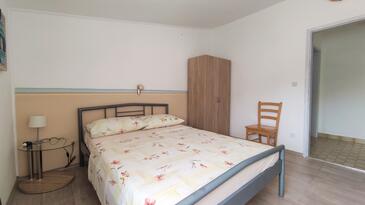 Lejlighedens parkeringsplads Murter - 5150