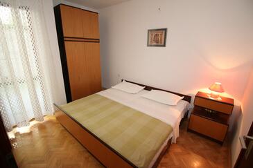 Apartmanok parkolóhellyel Pisak, Omis - 5154