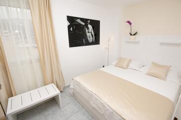 Apartments with parking space Pisak, Omiš - 5154