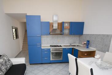 Апартаменты с парковкой Писак - Pisak, Омиш - Omiš - 5154