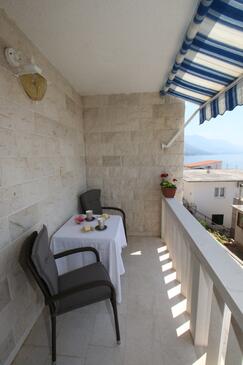 Apartments with parking space Pisak, Omiš - 5154