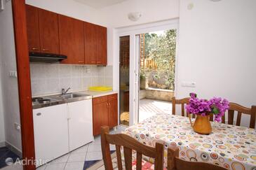 Apartments by the sea Nečujam, Šolta - 5162