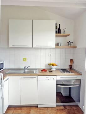 Apartamentos con parking Maslinica, Solta - 5176