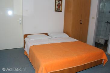 Apartments by the sea Podgora, Makarska - 518