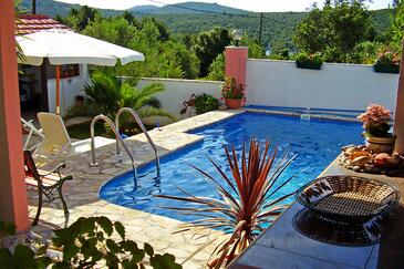 Family-friendly apartments with swimming pool Maslinica, Šolta - 5180