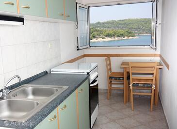 Nečujam, Dining room in the studio-apartment, air condition available and WiFi.