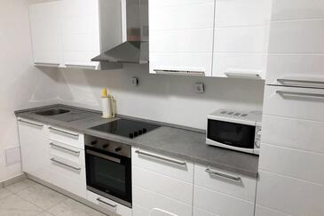 Apartmanok családok részére medencével Rogac, Solta - 5183