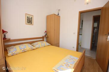 Apartments with parking space Maslinica, Šolta - 5184