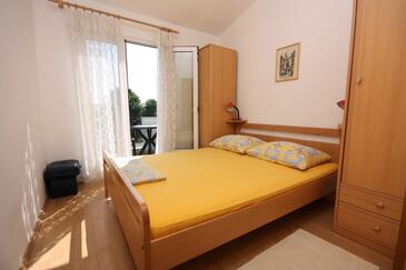 Two bedroom apartment Maslinica, Šolta (A-5184-a)