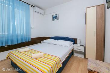 Apartments with parking space Gradac, Makarska - 5198
