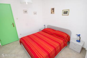 Apartments by the sea Sutivan, Brač - 5200