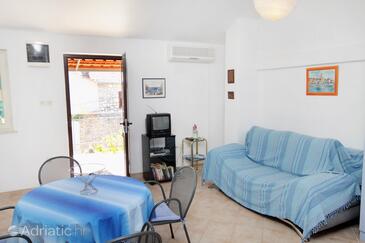 Apartments by the sea Sutivan, Brač - 5200