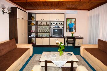 Ferienwohnungen und Zimmer am Meer Zivogosce - Blato, Makarska - 521