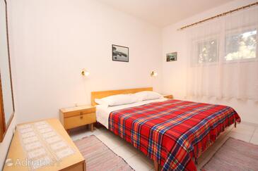 Ferienhaus mit Parkplatz Maslinica, Solta - 5213