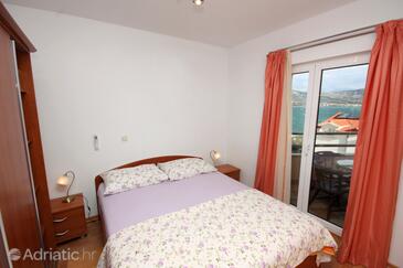 Apartments by the sea Slatine, Čiovo - 5217