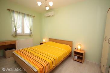 Family-friendly apartments with swimming pool Okrug Gornji, Čiovo - 5218