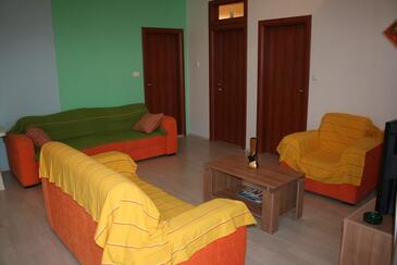 Family-friendly apartments with swimming pool Okrug Gornji, Čiovo - 5218