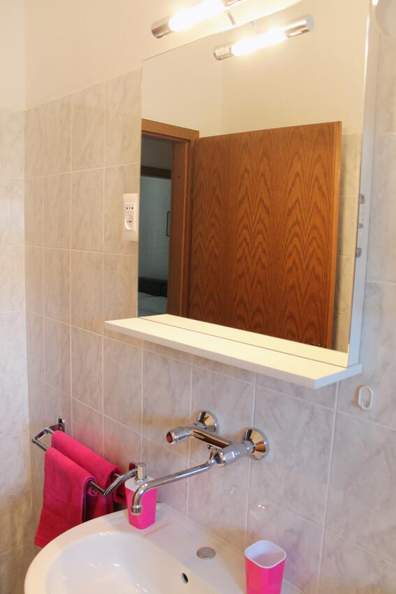 A-5219-a - Private accommodation - Apartments with a parking space Kaštel Štafilić, Kaštela