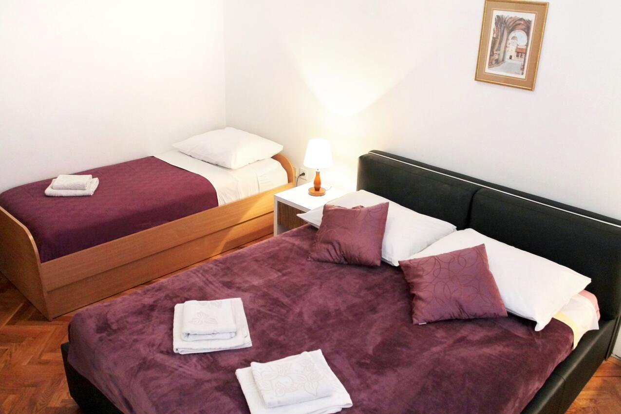 A-5219-a - Private accommodation - Apartments with a parking space Kaštel Štafilić, Kaštela