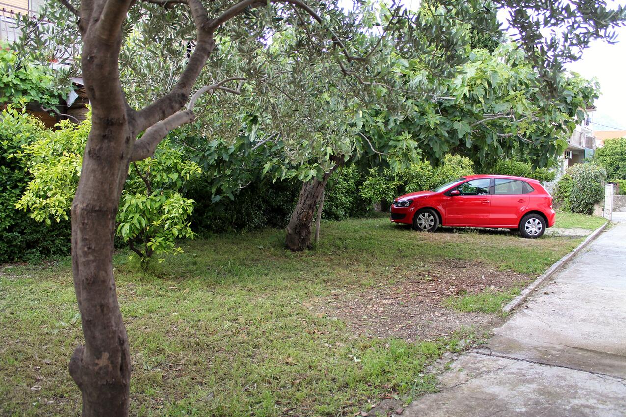 Parking lot - Apartments with a parking space Kaštel Štafilić, Kaštela
