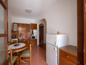Apartments with hot tub Mandre (Pag) - 522