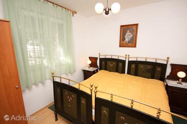 Familienferienwohnungen am Meer Arbanija, Ciovo - 5220