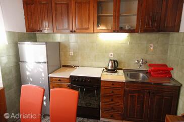 Familienferienwohnungen am Meer Arbanija, Ciovo - 5220