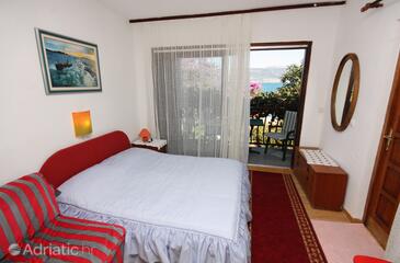 Familieleiligheter ved sjøen Arbanija, Ciovo - 5220