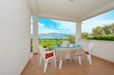 Apartmanok parkolóhellyel Arbanija, Ciovo - 5228