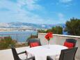 Arbanija, Terrasse dans l’hébergement en type apartment, avec la vue sur la mer et WiFi.