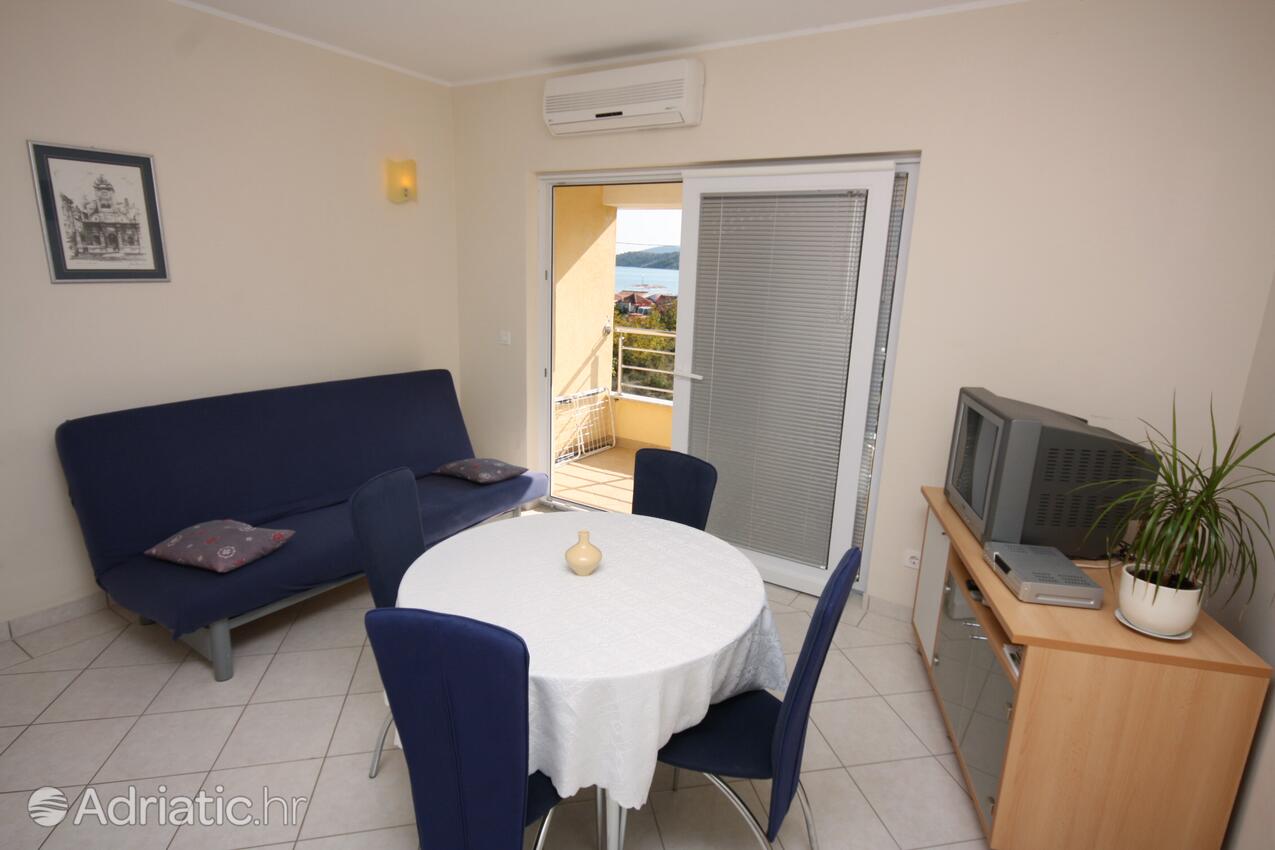 Appartamenti accanto al mare Vinisce, Traù - Trogir - 5229