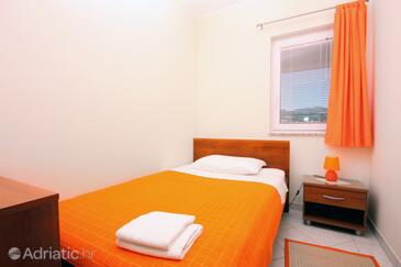 Ferienwohnungen am Meer Vinisce, Trogir - 5229