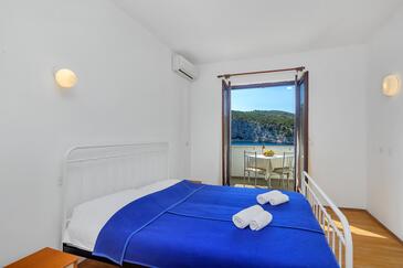 Apartments by the sea Cove Pokrivenik, Hvar - 5231